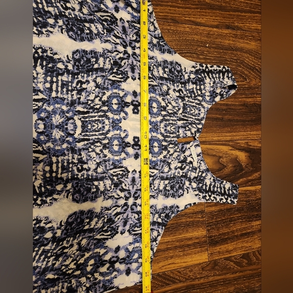 ♥️LOVELY Violet+Claire Blue/White Sleeveless Top - Picture 3 of 8